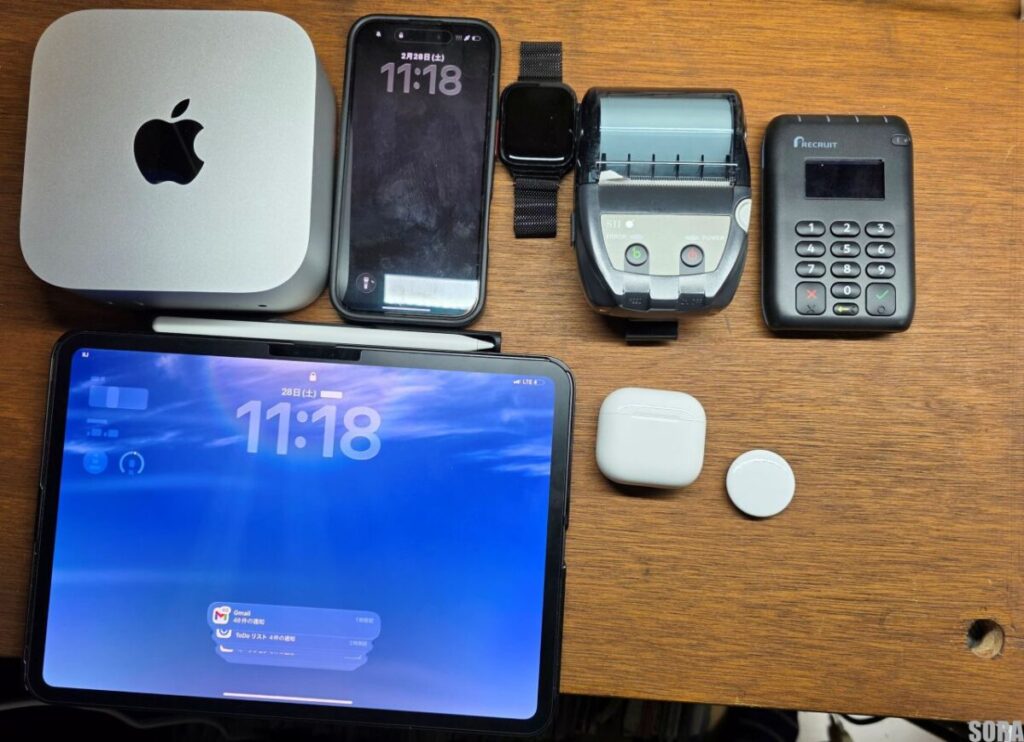 揃えたApple製品の写真